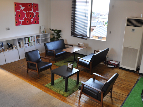 室内シミュレーションゴルフの様子 室内シミュレーションゴルフの様子